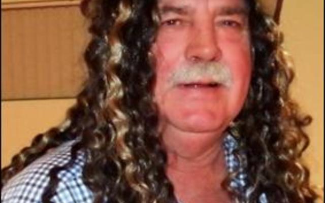 Danie Fourie is tans die voorloper manskampioen van die Birkenhead Boothengelklub en het beslis nie hierdie haredos en hoed tydens hul suksesvolle hengeldag op gehad nie.