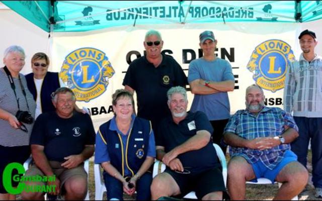 Die Lions klublede wat hard gewerk het om van die naweek â€˜n sukses te maak is van links agter:  Margaret Nell, Christine van Zyl, Boats van Staden, Francois de Vries en Johan Truter.  Voor:  Arend van Zyl, Marietta Hatting (president), Pieter de Vries en Eric Nell.