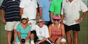 Die Birkenhead Boothengelklub se span het weliswaar nie gewen nie, maar het hul merk gemaak deurdat hulle vir die eerste keer in die klub se geskiedenis aan â€˜n rolbal besigheidsliga deelgeneem het - en glad nie sleg gevaar het nie. Voor vlnr Suzette Wiese, Marlene van Rooyen en Stella Swart. Agter vlnr John van Rooyen, Danie Fourie, Johan Wiese, Kokkie de Kock en Steve Muller. Jean en Ronel Downing kon nie die fotosessie bywoon nie.