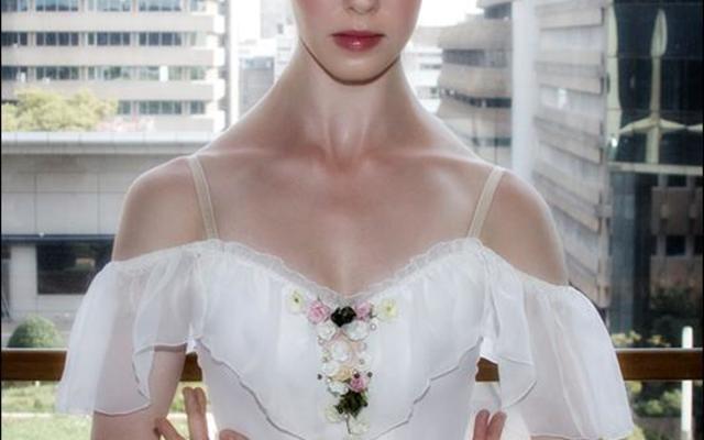 Die beeldskone Alice le Roux (20) van Pretoria wat by die besoekende ballet-geselskap van Joburg Ballet ingesluit is. Sy is die kleindogter van â€˜n trotse Hardus (Gansbaai Courant) en Anita Botha.