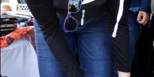 â€˜n Ondersteuner vanaf Brackenfell in die Kaap, Suzanne Groenewald, het haar Whippet-hondjie, Devo, saamgebring om BARC se basaar saam met haar te geniet.