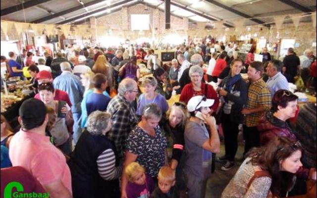 Met so â€˜n hoeveelheid mense wat op â€˜n basaar toesak, kon gemeentelede van die NGK Pearly Beach glad nie kla nie.