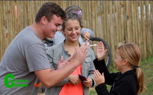 Die Great White uitdaging vir hardlopers en fietsryers, het gesinne by die wynlandgoed byeen gebring waar almal gesellig rondgesit het terwyl die kinders speletjies speel en rondhardloop.  Die Lions diensorganisasie het van die geleentheid gebruik gemaak om fondse in te samel met â€˜n kosstalletjie.