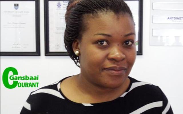 Lusanda Yalezo van Gansbaai Apteek wat â€˜n traumatiese ervaring met grypdiewe beleef het. 