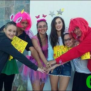 Karna Nel, Llewellyn Davids, Elisma Smit, Aneria Nel (â€˜n Gr 7-helper) en Anthony Holtshausen het deel uitgemaak van die span.  Besoekers aan Gansbaai het met groot glimlagte hul hande diep in die sakke gesteek, waaroor die skool baie dankbaar is.  Graad 12â€™s kan hulle gereedmaak vir â€˜n spoggerige matriekafskeid vanjaar.