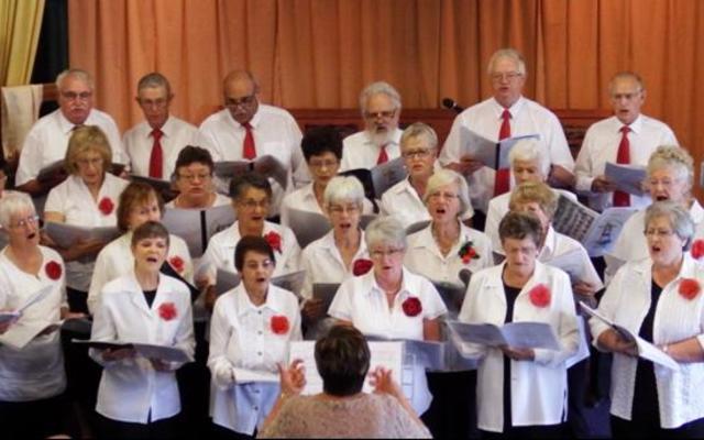 Christo redentor! Christ has risen! Opgestane Christus! Dit was die tema van pastoor Hildi Pansergrouw tydens die Family Church se diensÂ  Sondag, 23 April. Gansbaai se gewilde NGK-koor het op versoek van die gemeente tydens die diens opgetree, met Aletta LÃ¶chner as koorleier en Annelene Reinke as begeleier.
