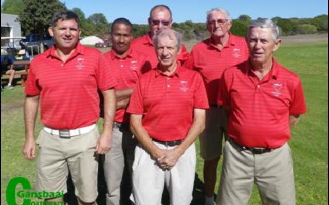 Gansbaai Gholfklub se trotse Ligaspan wat Kleinmond geklop het. Voor vlnr Pieter Loubser, Johan Coetzee en Daan Victor (kaptein). Agter vlnr Melvin Tobias, Bev Swart en George Hunt.