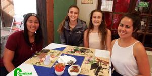 Die jong Gansbaaiers het die ontbyt by Tuscany Restaurant terdeÃ« geniet. Hulle is van links: Maxene Valentine, Zulene van Niekerk, Anli Louw en Marne Jacobs.