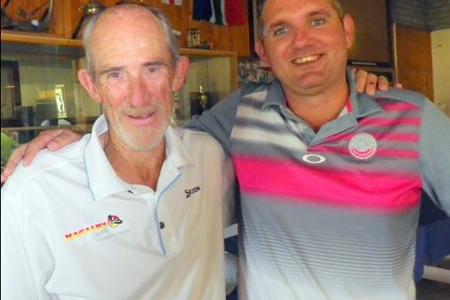 Die 2-Bal Samespel Stablefordkompetisie se gedugte wenners, AndrÃ© Roos (links) en Pieter Loubser.