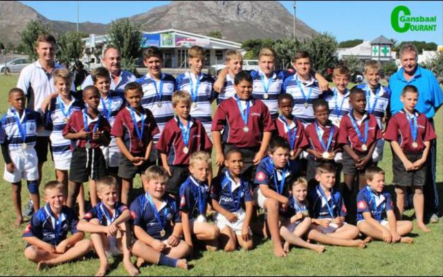 Die trotse wenners tydens die 7â€™s Rugbydag by Laerskool Gansbaai was die o/9â€™s en o/13â€™s van Laerskool Gansbaai en die o/11â€™s van Laerskool Okkie Smuts.