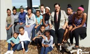 Huis E dogters word oorweldig met liefde