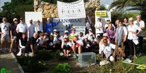 â€˜n Deel van die Gansbaai ondersteuners neem finaal afskeid van die amptelike pikkewynstappers.