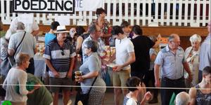 Die gewilde poedingtafel se egte basaarpoedings en koekstruif was binne â€˜n ommesientjie uitverkoop.