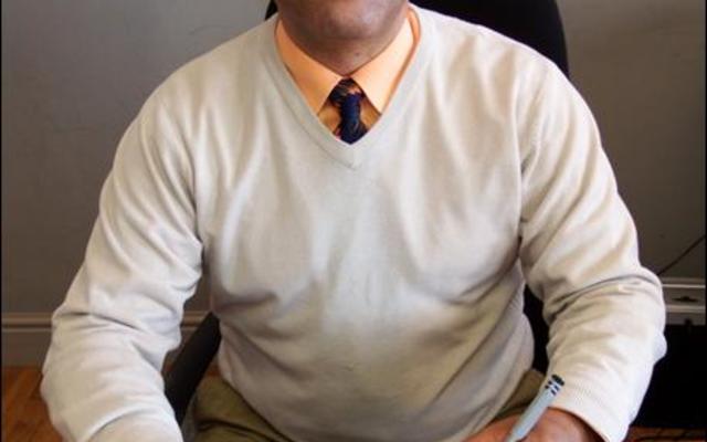 Neil Pedro, adjunkhoof van Gansbaai PrimÃªr, sal tydens die huidige skoolhoof, Tommy Volkwyn, se afwesigheid die pos van waarnemende skoolhoof volstaan.