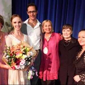 Die Overstrandse voormalige Burgemeester, Nicolette Botha-Guthrie (links) was die gasvrou tydens Joburg Ballet se opvoering ten bate van SANTA Hermanus. Dit was ook haar verjaardag. Langs haar van links, staan Alice le Roux (Hardus en Anita Botha van De Kelders se kleindogter), Ian MacDonald (Joburg Ballet: artistiese direkteur), Cheryl van Niekerk (Joburg Ballet: program en rolverdeling), Anita Botha en Lynette van Wyk van Gansbaai.