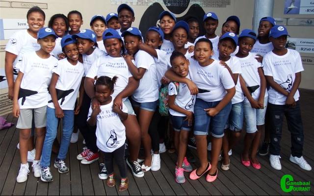 The two groups of students with Pinkey Ngewu (left), during the launch of the educational book, Deep Blue Manual, which was also written and compiled by her. The students also entertained the guests with a presentation on the Marine Big 5, by singing and sharing their knowledge.  