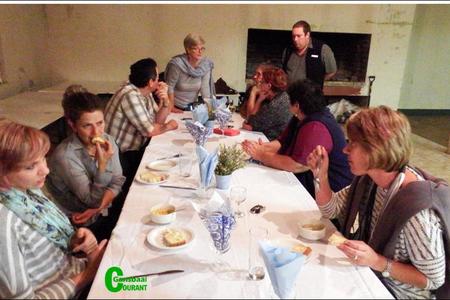 Uitstallers, organiseerders en werkers van die Bbos Plaasmark het mekaar beter leer ken tydens â€˜n gesellige kuieraand.