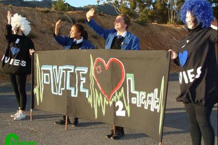 Caledon se Overberg HoÃ«rskool (Ovies) het hul deure wyd oopgegooi tydens die skool se opedag wat Woensdag, 17 Mei vir Graad 7-leerders plaasgevind het.Â  Sowat 120 Graad 7's van tot so ver as Melkbosstrand kon die hartlikheid en gasvryheid wat leerders en onderwysers van die skool uitstraal, beleef.