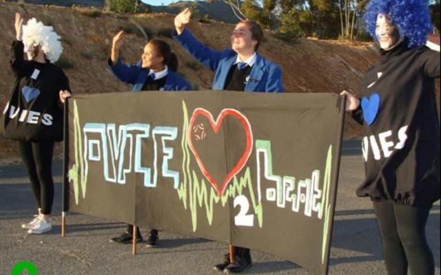 Caledon se Overberg HoÃ«rskool (Ovies) het hul deure wyd oopgegooi tydens die skool se opedag wat Woensdag, 17 Mei vir Graad 7-leerders plaasgevind het.Â  Sowat 120 Graad 7's van tot so ver as Melkbosstrand kon die hartlikheid en gasvryheid wat leerders en onderwysers van die skool uitstraal, beleef.