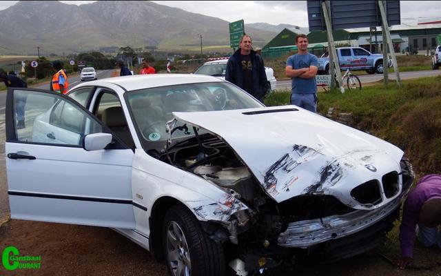 Sondagmiddag, 28 Mei 2017 op die R43 by Stanford.