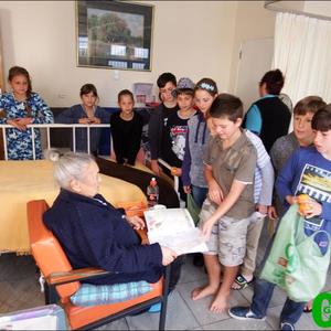 Alanda Brown se graad 4 kategeseklas was verstom oor tannie Nellie Wolfaardt se mooi inkleurwerk. Die boek lÃª elke dag oop voor haar - gereed om mee te spog en gereed om ingekleur te word.