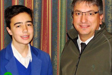 Cobus Smith van HoÃ«rskool Overberg in Caledon, is â€˜n graad 10 leerder wat deurgedring het na die finale rondte van Die Burger se Wiskundekompetisie. Hy het sodoende â€˜n welkome R1 000-00  losgeslaan. Die finale eksamen vind op 5 Augustus vanjaar plaas. Die skoolhoof, Eddie Labuschagne (regs) wens hom geluk.