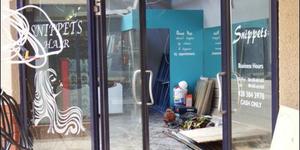 Snippets Hair van Chantelle Gericke het die meeste skade opgedoen.    â€˜n Nuwe salon is reeds in aanbou in â€˜n ander gedeelte van die sentrum.