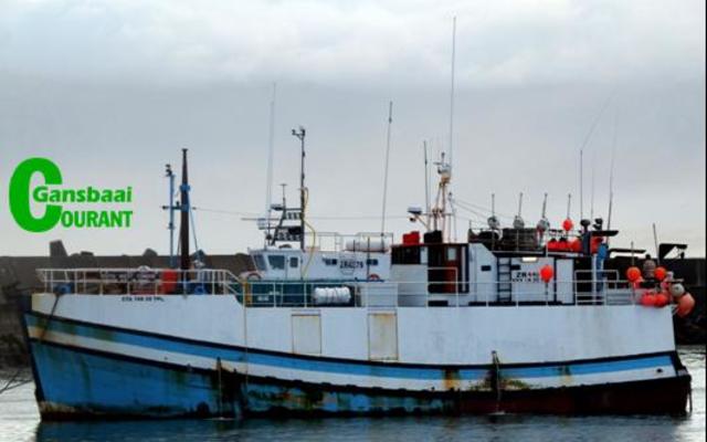 Die South West Condor van Bertie Ramsauer (Dyer Eiland Visserye) lÃª weer vasgemeer in die kalm waters van die nuwe hawe nadat dit so byna-byna seebodem toe gestuur is tydens Woensdag, 14 Junie 2017 se stormwinde.  
