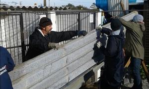 Honde getraumatiseer toe dakke afwaai