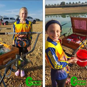 Juandre (links) en Zandre Lourens (regs) wat in die Boland Varswaterhengelklub se o/13 Penskopspan opgeneem is en wat in Desember vanjaar in Bloemhof aan die Suid-Afrikaanse Provinsiale Kampioenskappe gaan deelneem.