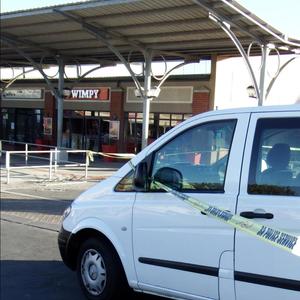 Die misdaadtoneel  is Woensdagoggend in die vroeÃ« oggendure deur die polisie afgesper. 