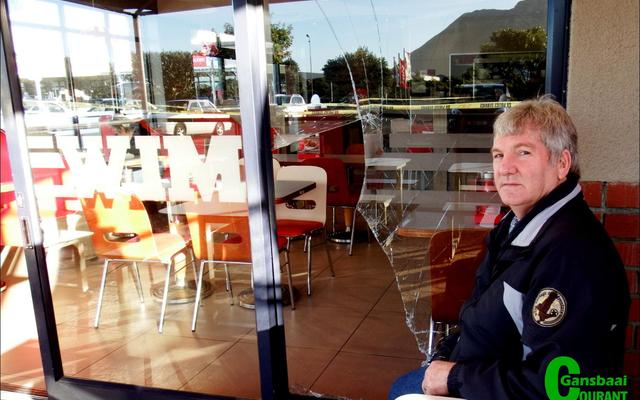 Die eienaar van die Wimpy, Alfred Viljoen se skade is groot, ten spyte van die feit dat niks gesteel is nie.