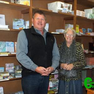 Fanie Bothma saam met Charlotte Elliott in die stoor waar sy haar drukpers vir geestelike lektuur steeds op hoÃ« ouderdom en bloot op geloof bedryf.