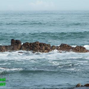 Die oorspronklike (â€œbeforeâ€) foto van Piet Visagie wat hy vir beoordeling by Gansbaai Fotografieklub ingedien het, bestaan slegs uit â€˜n rotsbank wat by Franskraal bokant die see uitsteek.