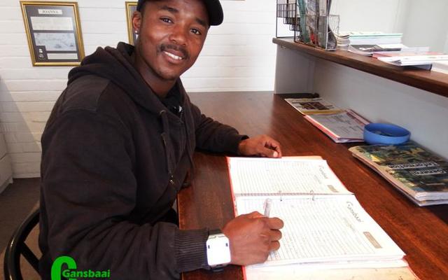 Akhona Jordaan, wat â€˜n tydelike pos in Gansbaai Toerisme-kantoor beklee het, het net soos van sy voorgangers, â€˜n permanente aanstelling by Grootbos Natuurreservaat gekry as gevolg van die toerismekantoor se deeglike interne opleiding.