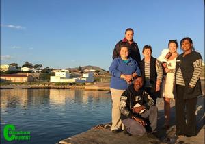 Toerisme-span spog met selfoonfotograwe