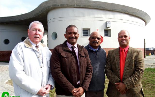 â€˜n Geskiedkundige oomblik met al 4 Gansbaai se skoolhoofde bymekaar tydens die bekendstelling van Masakhane Primary School aan die ander skole. Van links mnre Eben van der Merwe (Laerskool Gansbaai), Tommy Volkwyn (Masakhane Primary School), Tommy Wilson (Gansbaai Academia) en Neil Pedro (Gansbaai PrimÃªr). 