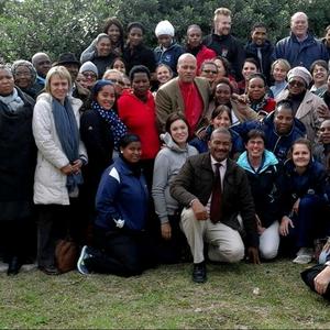 Net so â€˜n geskiedkundige oomblik soos met die 4 skoolhoofde bymekaar, was die teenwoordigheid van â€˜n groot getal onderwysers van Gansbaai Academia, Laerskool Gansbaai en Gansbaai PrimÃªr tydens die besoek van Gansbaai skole aan Masakhane Primary School.