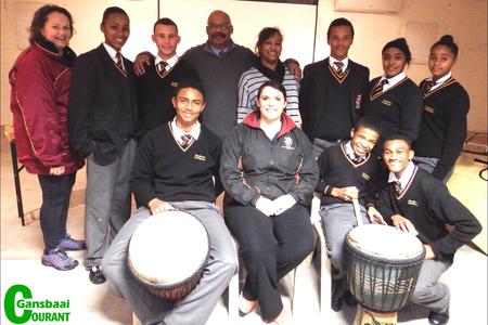 Die gewilde Marimba Orkes van Gansbaai Academia is genooi om aan die Internasionale Marimbafees in Boksburg, Gauteng te gaan deelneem. Voor van links Lorenzo Geldenhuys, Rialet Marais (afrigter), Jaygon Visagie en Sebastian Johnson. Agter van links Anneri Harding-Male (Leerderondersteuningsopvoeder), SimornÃ© Europa, Izaan Newman, Tommy Wilson (skoolhoof), Ulrich Visagie, HeidrÃ© Loff en Daylen Tobias. 