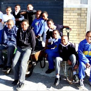 Van die leerders van Gansbaai PrimÃªr kon nie wag om met kruiwaens en grawe te begin om hulle deel by te dra nie.