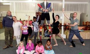 WÃªreld danskampioen rig dansertjies af