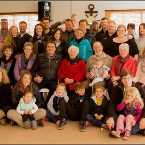 Voor sit Annebelle (agterkleinkind) en Yolande Croucamp (kleinkind), Retha (kleinkind) en Mia (agterkleinkind), Kobus, Jaco en Johan (agterkleinseuns) en Marnus van Staden (kleinseun) met Jessica Croucamp (agterkleinkind) op sy skoot. 2de ry:  Gawie en Riette Rossouw (kinders), AnnemariÃ© en Lukas van Staden (kinders) Lida van Staden (90 â€“ die verjaardagnooi), Kobus (oudste seun met die 3 maande oue Lukas op sy skoot â€“ jongste agterkleinkind), Lettie van Staden en Marinda van der Walt (kinders) en Ria van der Merwe (suster). 2de ry:  Lida-Mari en SunÃ© van der Walt (kleinkinders), Nolene, Tarryn en Amanda van Staden (kleinkinders), JaundrÃ© en Amanda Germishuys, Annetjie, Esna en Martin van Staden (kleinkinders), Christine (agterkleinkind) en Pieter Croucamp (kleinseun). Agterste ry: Ricus Engelbrecht, Heinrich Grobler en Heinrich Heyl (vriende), MarcÃ©l van Staden (met sy dogtertjie, Mila â€“ 6 mnde), Riaan van Staden (kleinseun), Leon Kemp (vriend) en Johan van Staden (kleinseun).  Foto:  Sonja Walker.