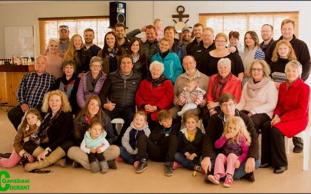 Voor sit Annebelle (agterkleinkind) en Yolande Croucamp (kleinkind), Retha (kleinkind) en Mia (agterkleinkind), Kobus, Jaco en Johan (agterkleinseuns) en Marnus van Staden (kleinseun) met Jessica Croucamp (agterkleinkind) op sy skoot. 2de ry:  Gawie en Riette Rossouw (kinders), AnnemariÃ© en Lukas van Staden (kinders) Lida van Staden (90 â€“ die verjaardagnooi), Kobus (oudste seun met die 3 maande oue Lukas op sy skoot â€“ jongste agterkleinkind), Lettie van Staden en Marinda van der Walt (kinders) en Ria van der Merwe (suster). 2de ry:  Lida-Mari en SunÃ© van der Walt (kleinkinders), Nolene, Tarryn en Amanda van Staden (kleinkinders), JaundrÃ© en Amanda Germishuys, Annetjie, Esna en Martin van Staden (kleinkinders), Christine (agterkleinkind) en Pieter Croucamp (kleinseun). Agterste ry: Ricus Engelbrecht, Heinrich Grobler en Heinrich Heyl (vriende), MarcÃ©l van Staden (met sy dogtertjie, Mila â€“ 6 mnde), Riaan van Staden (kleinseun), Leon Kemp (vriend) en Johan van Staden (kleinseun).  Foto:  Sonja Walker.
