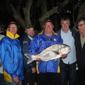 Overberg Kushengelklub se suksesvolle hengelaars van Saterdag, 22 Julie 2017. Van links is Marius Louw (besoeker), Sihan Toua, Wayne Smit (besoeker uit NamibiÃ«), Oubaas Lesch, Eldo Marais en Gerrie van der Merwe.