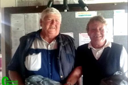 Die twee tevrede wenners van Saterdag se 4BBB Stableford-kompetisie, Hennie Kriel (links) en Leon Hattingh.