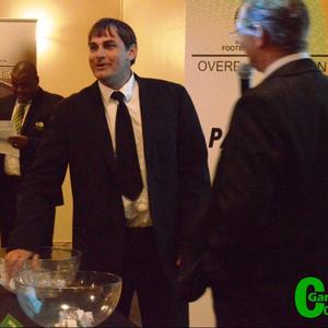 Jacques van Lill, â€˜n leerling-brandweerman in Gansbaai, was een van die bevoorregtes om â€˜n trekking by Caledon Casino te doen om die speelposisies van die sokkerspanne te bepaal. 