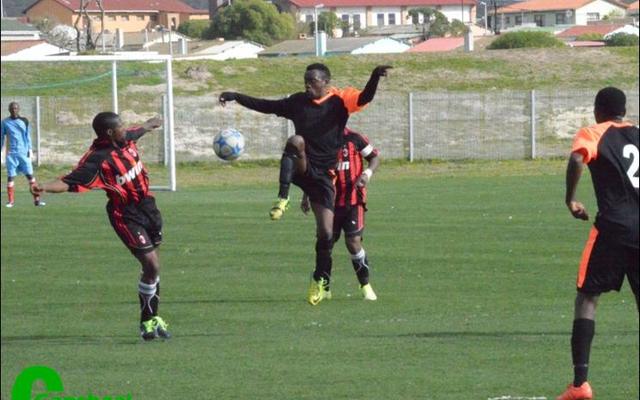â€˜n Aksiefoto van Thabo (in die middel met die sokkerbal), een van Solyx United sokkerspan se spelers tydens die Nedbank Cup Qualifying Soccer Tournament.
