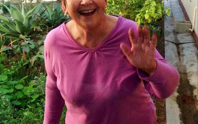 â€œMag ek ook maar inkom vir HaS se Winter Olimpiade?â€, vra en wuif Aletta Lochner deur die venster waar sy en haar eggenoot, Hennie, gereeld as vrywilligers tuindienste verrig. â€œJammer, al die kaartjies is reeds uitverkoop, Aletta!â€