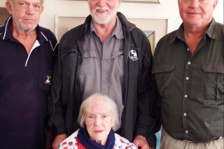 Ouma Anna Hill van Herberg-aan-See Tehuis vir Bejaardes het op 3 Augustus 2017 haar 90ste verjaardag gevier. Die feestelike geleentheid is deur haar 3 seuns Henry, Adriaan en Tim gereÃ«l.