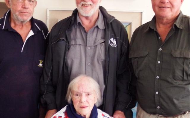 Ouma Anna Hill van Herberg-aan-See Tehuis vir Bejaardes het op 3 Augustus 2017 haar 90ste verjaardag gevier. Die feestelike geleentheid is deur haar 3 seuns Henry, Adriaan en Tim gereÃ«l.